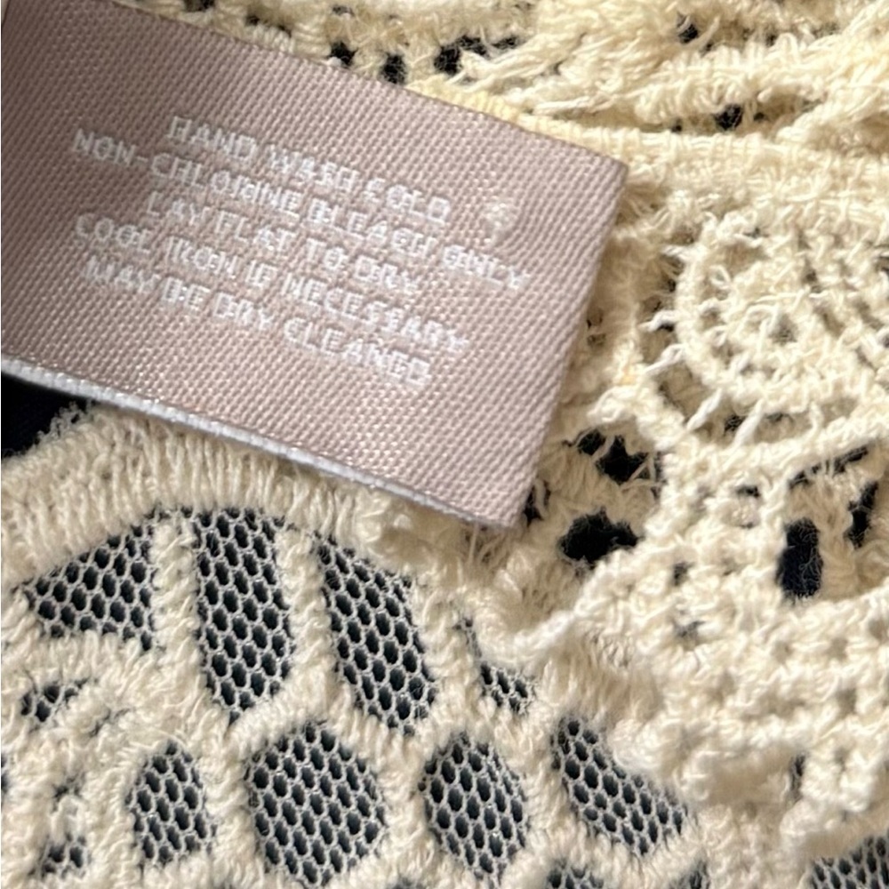 Chico's Beige Lace Crochet Vest ( Chico’s Chart Size 3 ) - Picture 9 of 9